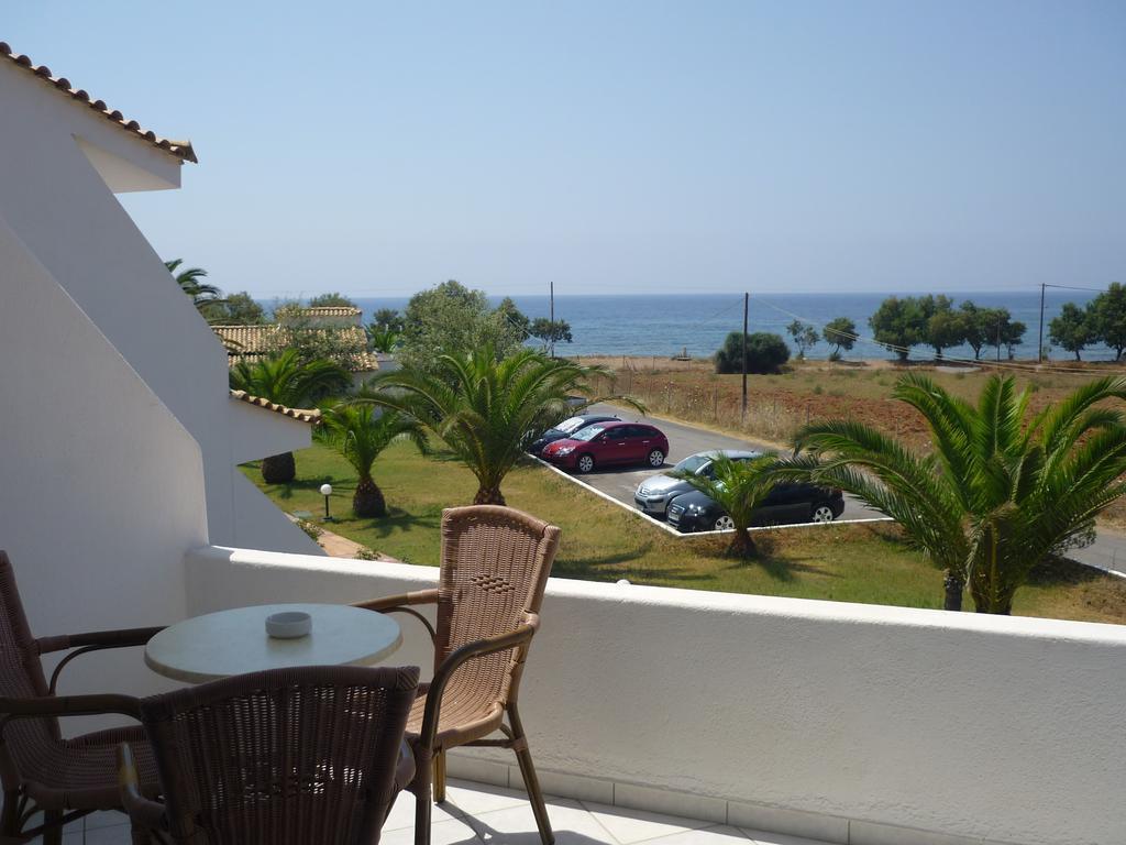 Hotel Oasis Kyparissia Exterior foto